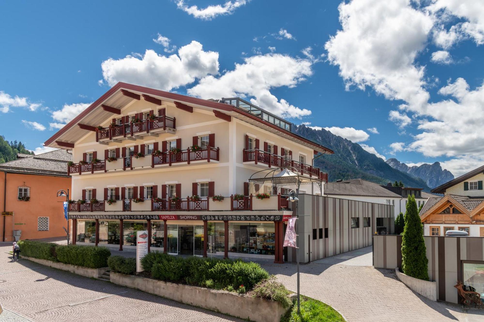 Appartementhaus Sapelza Toblach Buitenkant foto